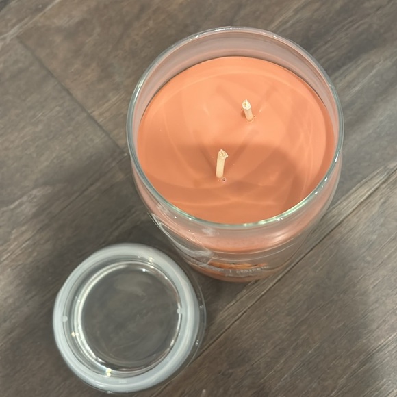 Yankee Candle Spiced Pumpkin,2 wick,Sweet & Spicy,clove,nutmeg, cinnamon,citrus - Picture 3 of 4